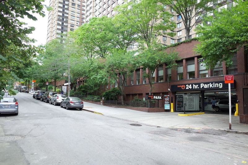 Icon Parking - 215 E. 95th St. Garage